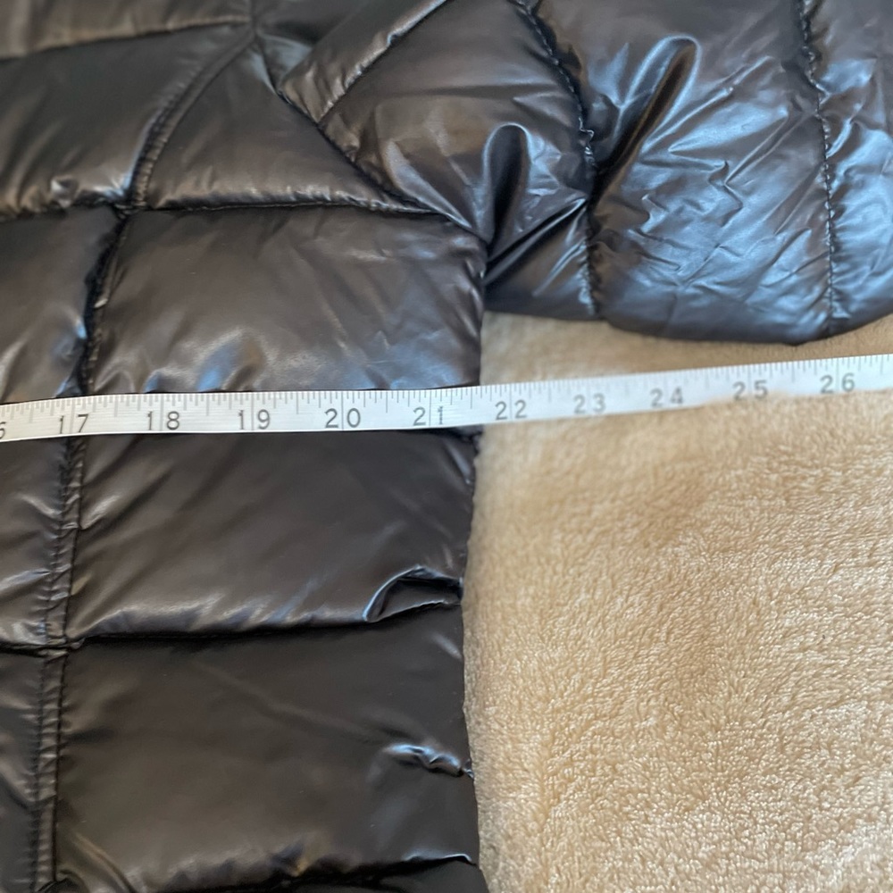 ***SOLD***Guess Channel Quilted Puffer Jacket - Size XL - Picture 13 of 16